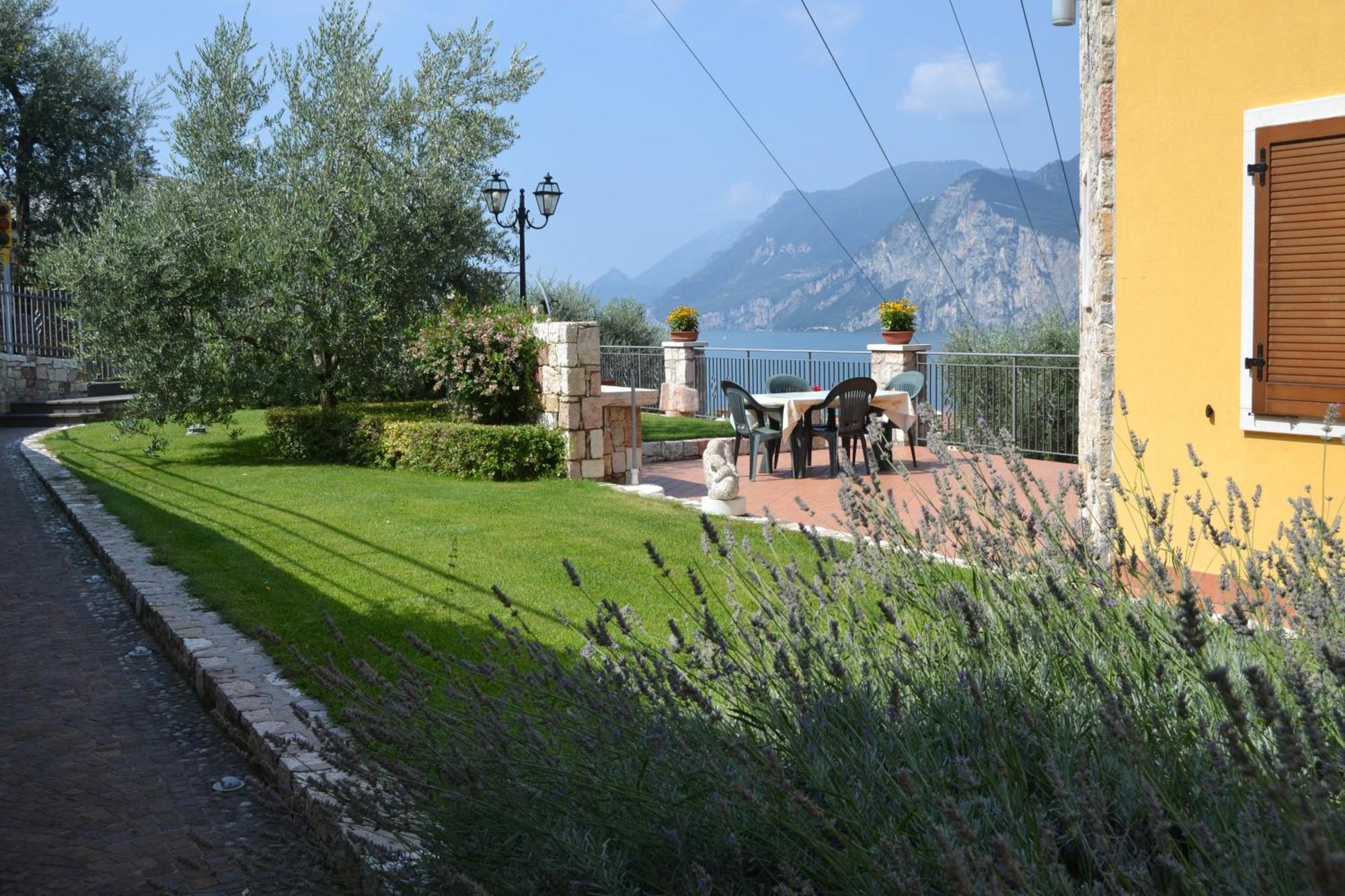 Appartamenti La Perla Malcesine Exteriör bild